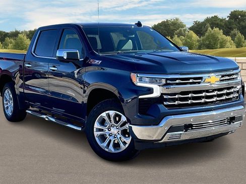 Used 2022 Chevrolet Silverado 1500 LTZ image 2