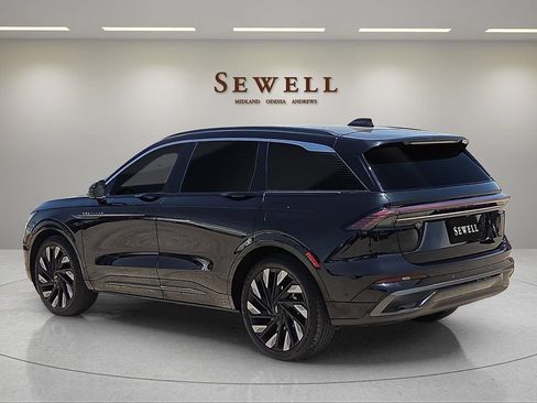 Certified 2024 Lincoln Nautilus Black Label w/ Jet Appearance Package (87T) AWD/4WD image 3