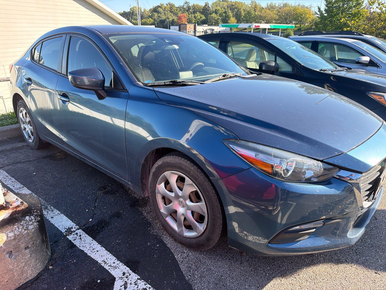 Used 2018 MAZDA MAZDA3 Sport FWD image 3