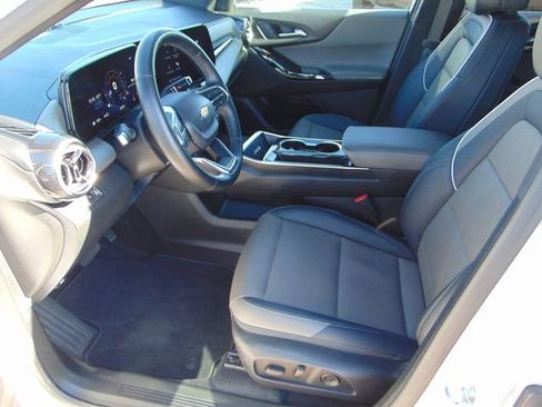 Used 2025 Chevrolet Equinox LT w/ Convenience Package II image 10