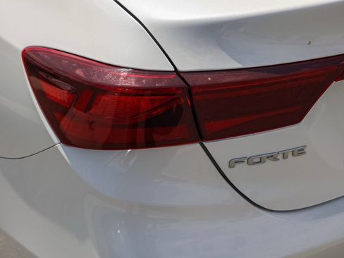 Used 2023 Kia Forte LXS FWD image 7