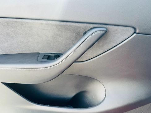 Used 2021 Tesla Model Y Long Range AWD/4WD image 9