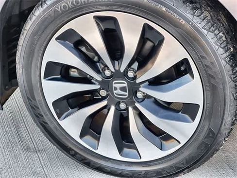 Used 2017 Honda Accord Touring image 9