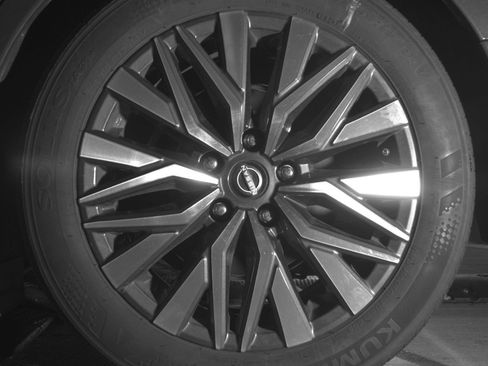 Used 2025 Nissan Altima 2.5 SV FWD image 17