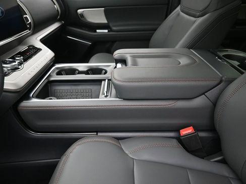 New 2025 Ford Expedition Active image 21