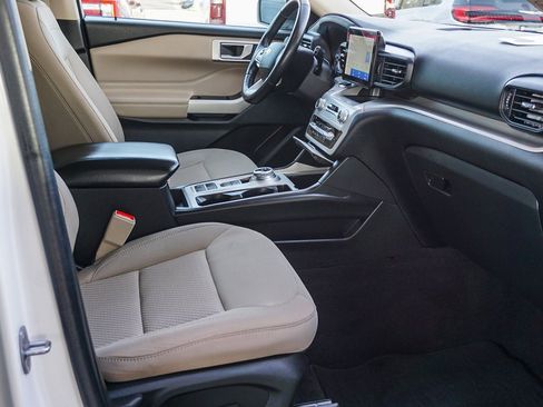 Certified 2022 Ford Explorer XLT image 13