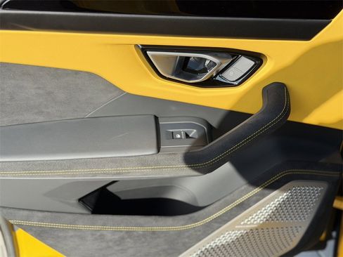 Used 2023 Lamborghini Urus S image 8