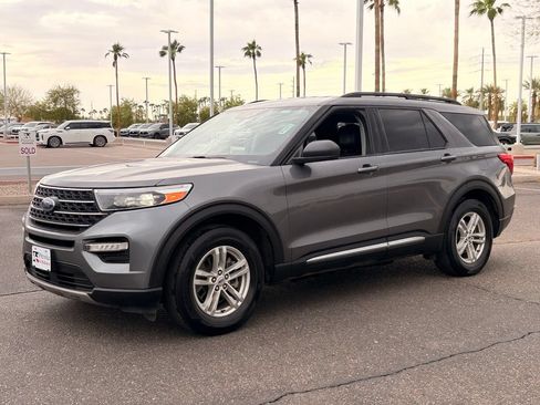 Used 2023 Ford Explorer XLT w/ Equipment Group 202A RWD image 2