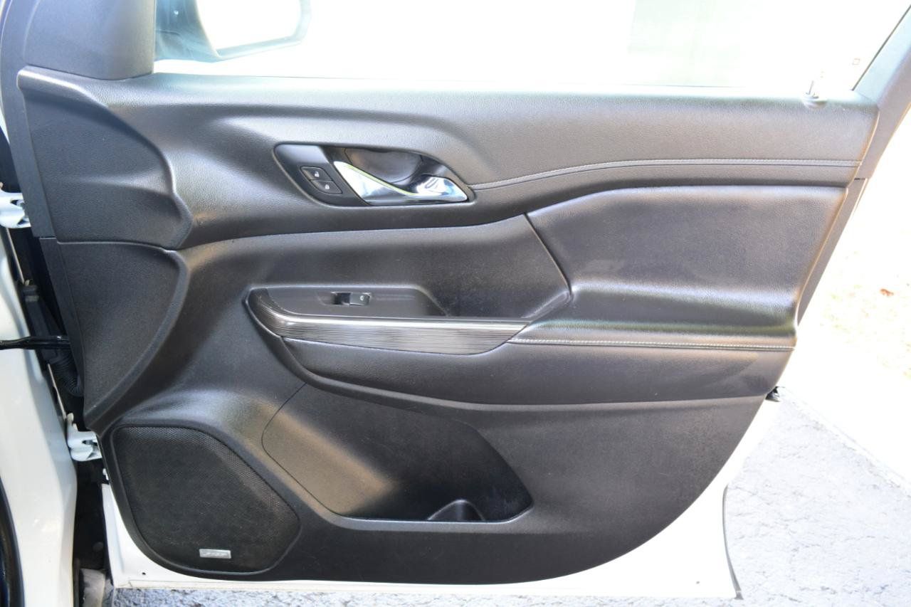 Used 2019 GMC Acadia SLT FWD image 18