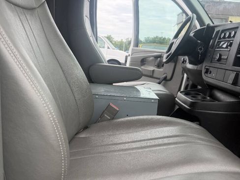 Used 2015 Chevrolet Express 2500 RWD image 5