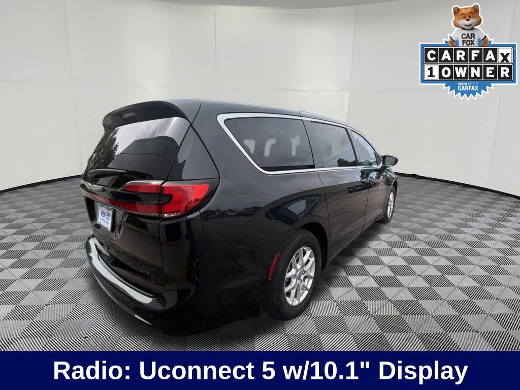 Used 2023 Chrysler Pacifica Touring-L FWD image 7