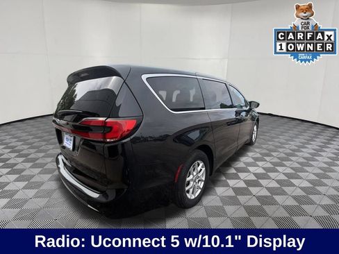 Used 2023 Chrysler Pacifica Touring-L FWD image 7