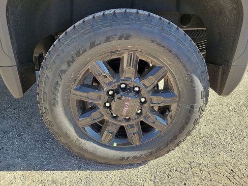 New 2026 GMC Sierra 2500 AT4 w/ AT4 Premium Plus Package image 10