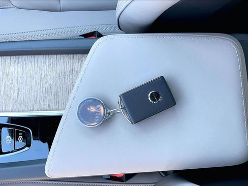 New 2026 Volvo XC60 B5 Plus w/ Climate Package image 34