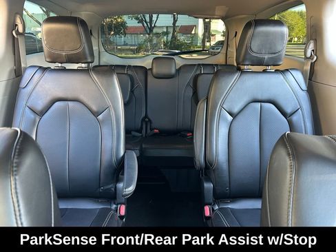 Used 2023 Chrysler Pacifica Touring-L image 15