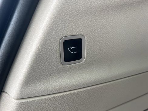 Used 2020 Chrysler Pacifica Limited image 11