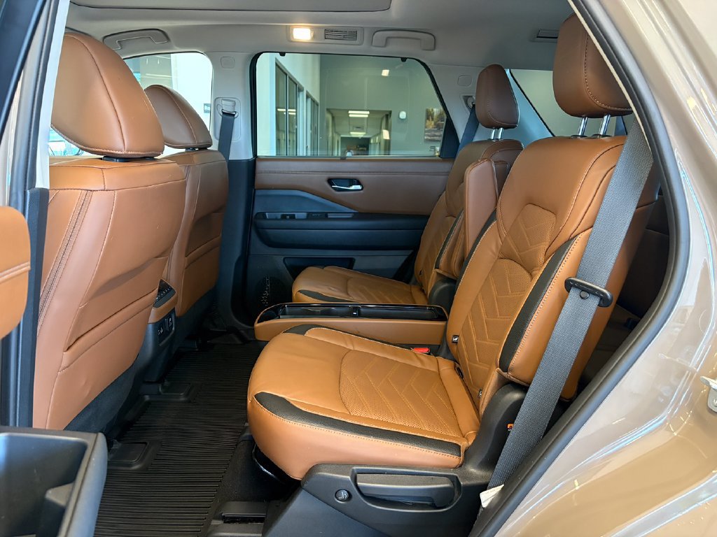 Used 2023 Nissan Pathfinder Platinum AWD/4WD image 26