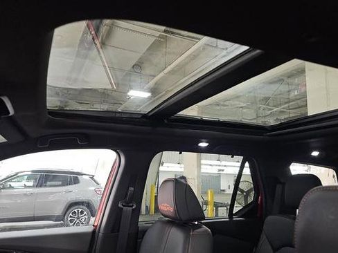 Used 2025 Honda Pilot TrailSport image 9