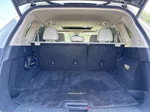 Used 2025 Nissan Rogue SV w/ SV Premium Package image 26