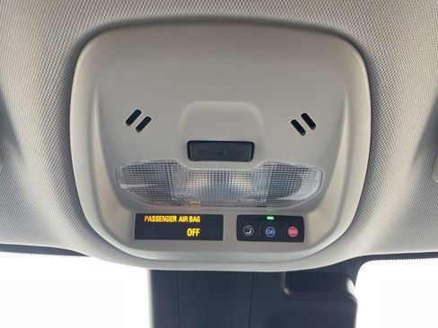 Used 2025 Chevrolet Trax LT w/ LT Convenience Package FWD image 20