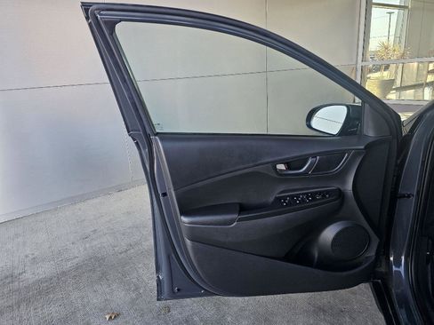 Used 2023 Hyundai Kona SE image 18