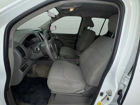 Used 2018 Nissan Frontier SV AWD/4WD image 16