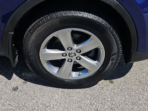 Used 2015 Toyota RAV4 XLE AWD/4WD image 10