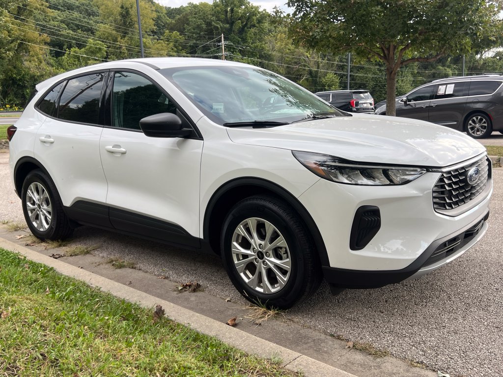 Used 2025 Ford Escape Active FWD image 3