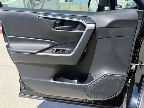 Used 2025 Toyota RAV4 LE AWD/4WD image 31