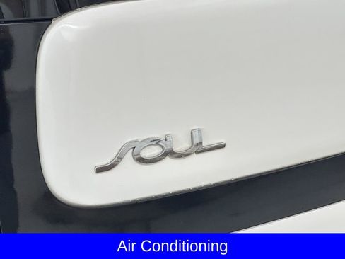 Used 2018 Kia Soul + image 4