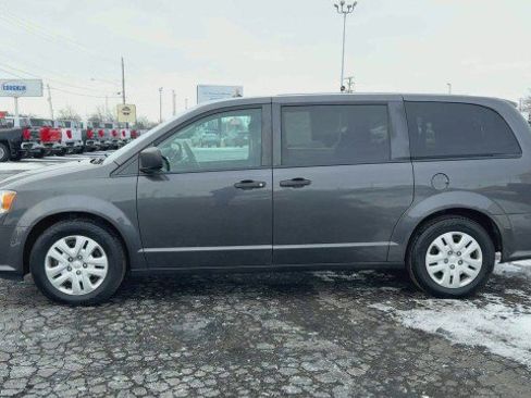 Used 2020 Dodge Grand Caravan SE w/ UConnect Hands-Free Group image 5