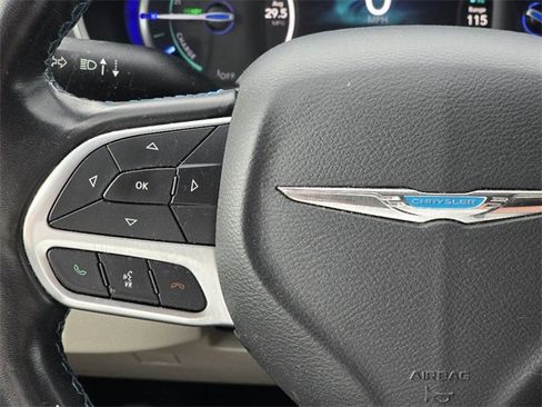 Used 2021 Chrysler Pacifica Touring-L image 16