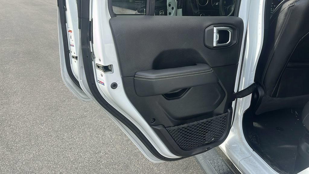 Used 2023 Jeep Wrangler Unlimited Sahara AWD/4WD image 18