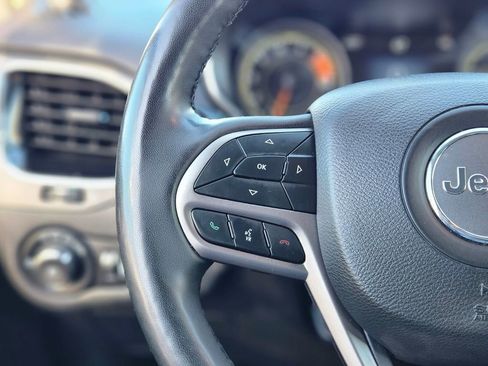 Used 2021 Jeep Cherokee Limited image 25