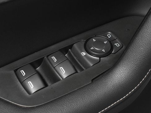 Used 2025 Chevrolet Blazer LT AWD/4WD image 13