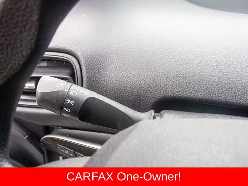 Used 2022 Toyota Prius L Eco image 19