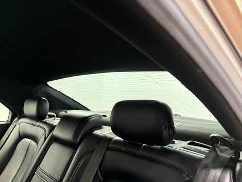 Used 2019 Lincoln Continental Premiere image 9