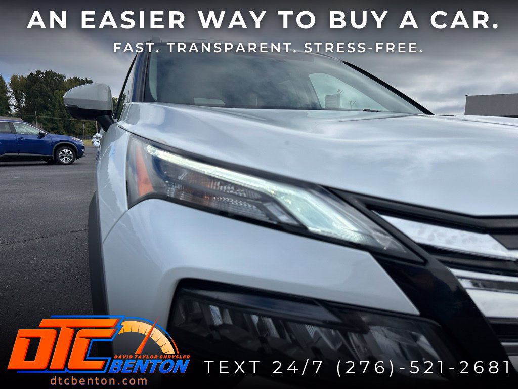 Used 2025 Nissan Rogue SL w/ Tech Package FWD image 9