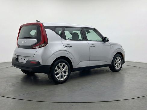 Used 2025 Kia Soul LX w/ LX Technology Package FWD image 9