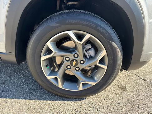 Certified 2025 Chevrolet Trax LT w/ LT Convenience Package image 12