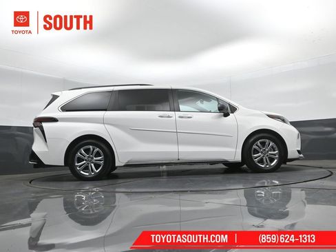 Used 2023 Toyota Sienna XSE w/ XSE Plus Package AWD/4WD image 43