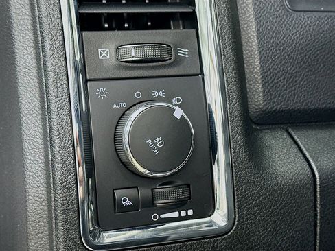Used 2018 RAM 2500 Laramie w/ Snow Chief Group AWD/4WD image 10