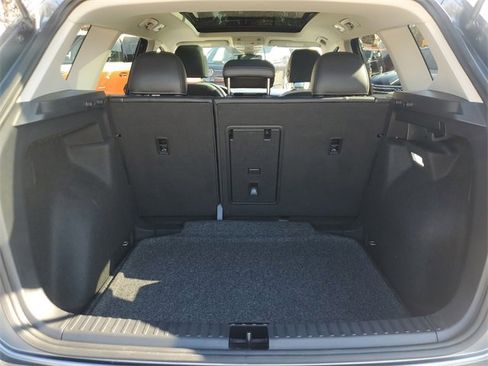 Certified 2025 Volkswagen Taos SE w/ Panoramic Sunroof Package image 8