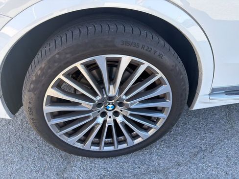 Used 2024 BMW X7 xDrive40i w/ Premium Package image 5
