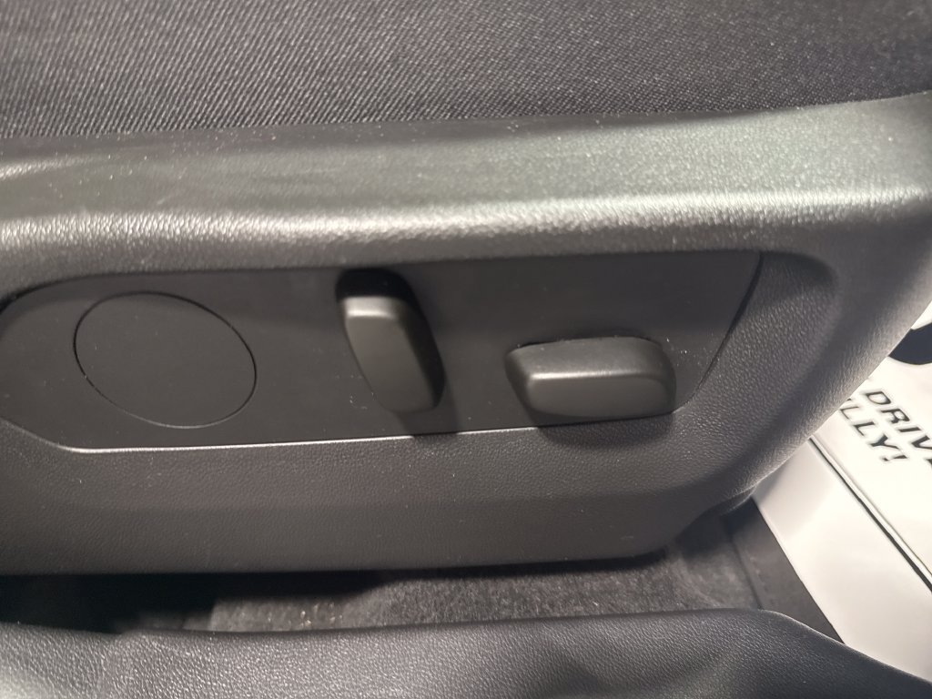 Used 2023 Buick Envision Essence w/ Sport Touring Package FWD image 36