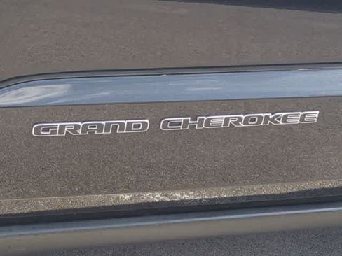 Used 2019 Jeep Grand Cherokee Limited w/ Luxury Group II AWD/4WD image 13