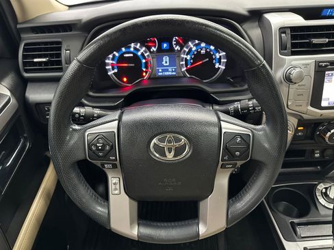 Used 2018 Toyota 4Runner SR5 AWD/4WD image 24