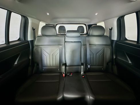 Used 2025 Hyundai Santa Fe SEL FWD image 30