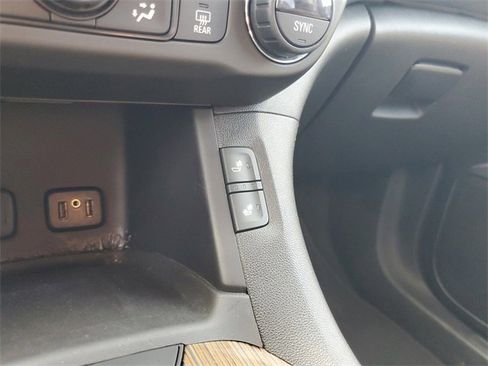 Used 2017 GMC Acadia SLE w/ Driver Alert Package I image 31