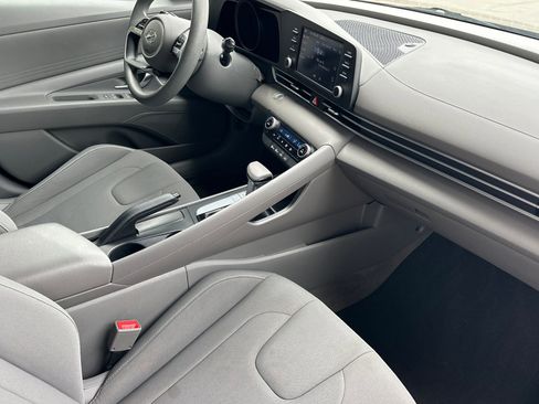 Used 2021 Hyundai Elantra SEL FWD image 15